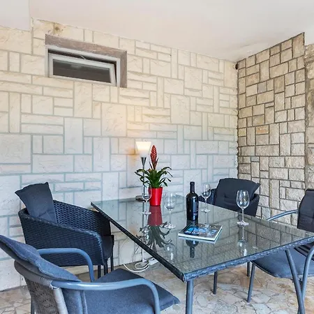 Lungomare Apartman